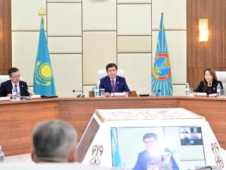 Ерлан Қошанов: біздің басты міндетіміз – халықтың үніне дер кезінде құлақ асып, талап-тілегін тыңдай білу