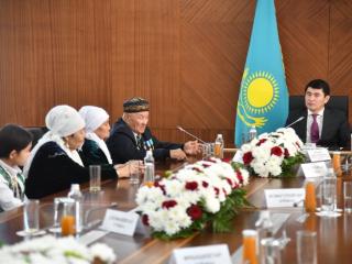 Атырауда ұзақ жыл отасқан ерлі-зайыптылар мен жас отбасыларға құрмет көрсетілді