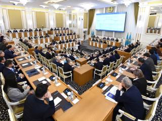 Конституциялық комиссия жаңа Конституцияның жобасын пысықтап, оны референдумға шығаруды ұсынды