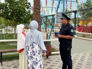 «Учаске» іс-шарасы: Атырауда 300-ге жуық тұрғынға бет әлпетті жабуға тыйым салатын заң нормасы түсіндірілді