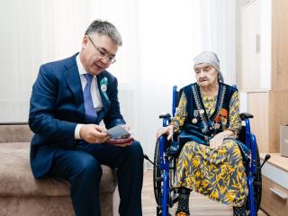 Серік Шәпкенов концлагерьде тұтқында болған Екатерина Абсатырованы құттықтады
