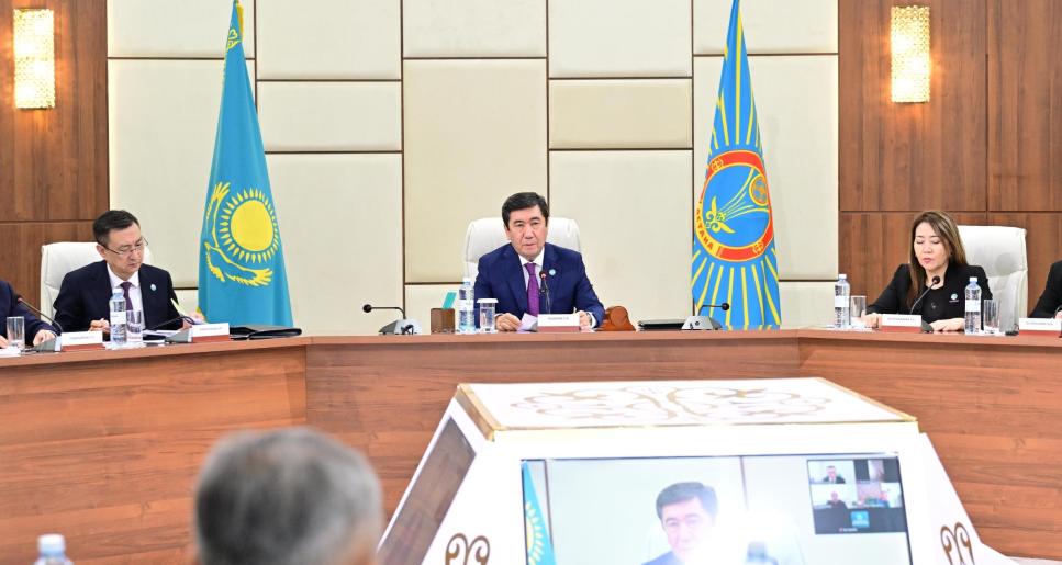 Ерлан Қошанов: біздің басты міндетіміз – халықтың үніне дер кезінде құлақ асып, талап-тілегін тыңдай білу