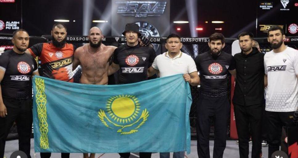 Расул Хатаев BRAVE CF ұйымындағы дебюттік жекпе-жегінде жеңіске жетті