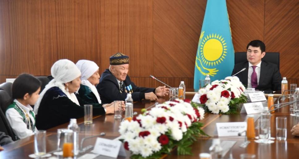 Атырауда ұзақ жыл отасқан ерлі-зайыптылар мен жас отбасыларға құрмет көрсетілді