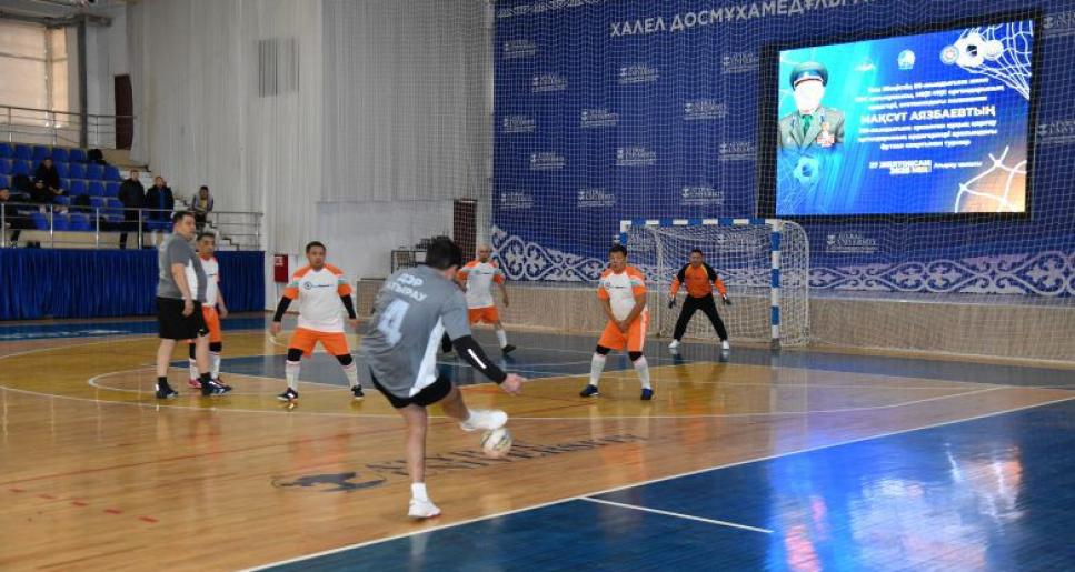 Атырауда ардагерлер шағын футболда ерекше турнирде бақ сынасты